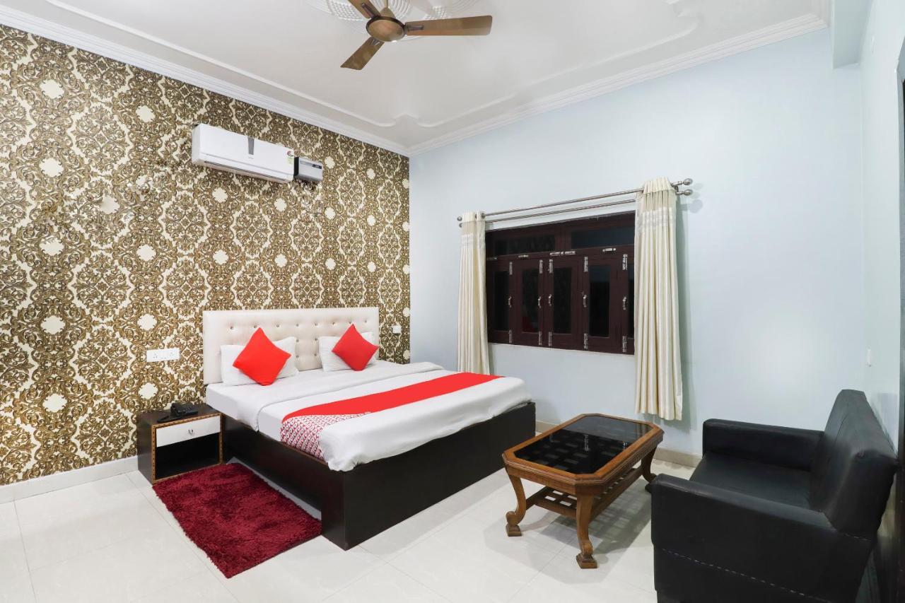 Oyo 70489 Hotel Tajvar Siwan Екстер'єр фото