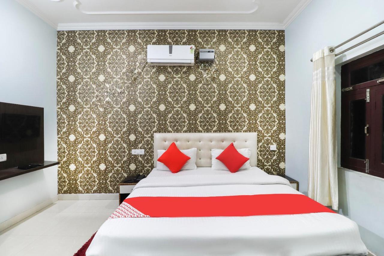 Oyo 70489 Hotel Tajvar Siwan Екстер'єр фото