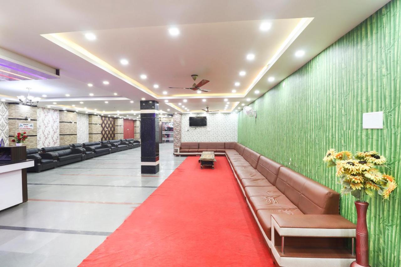 Oyo 70489 Hotel Tajvar Siwan Екстер'єр фото